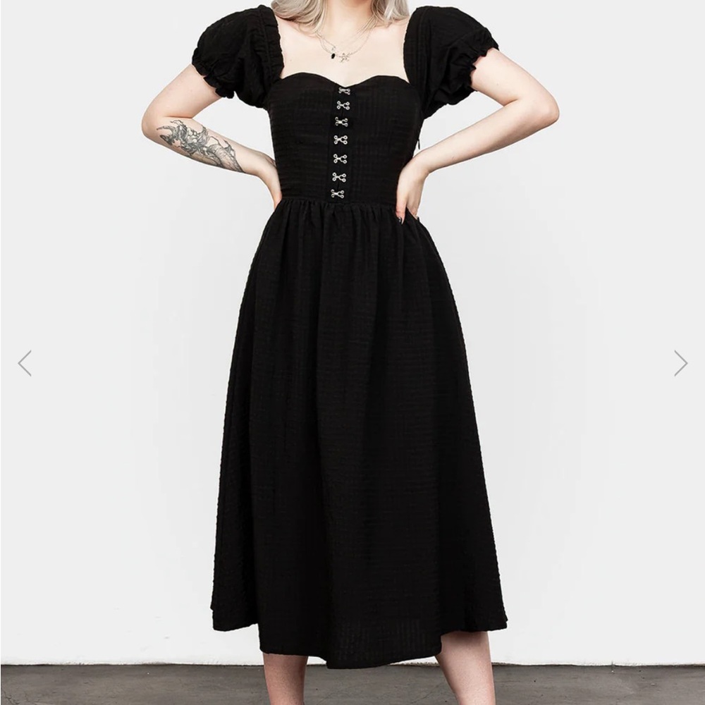 Disturbia Black Midi A-line Dress with Puff Sleeves and Sweetheart Neckline